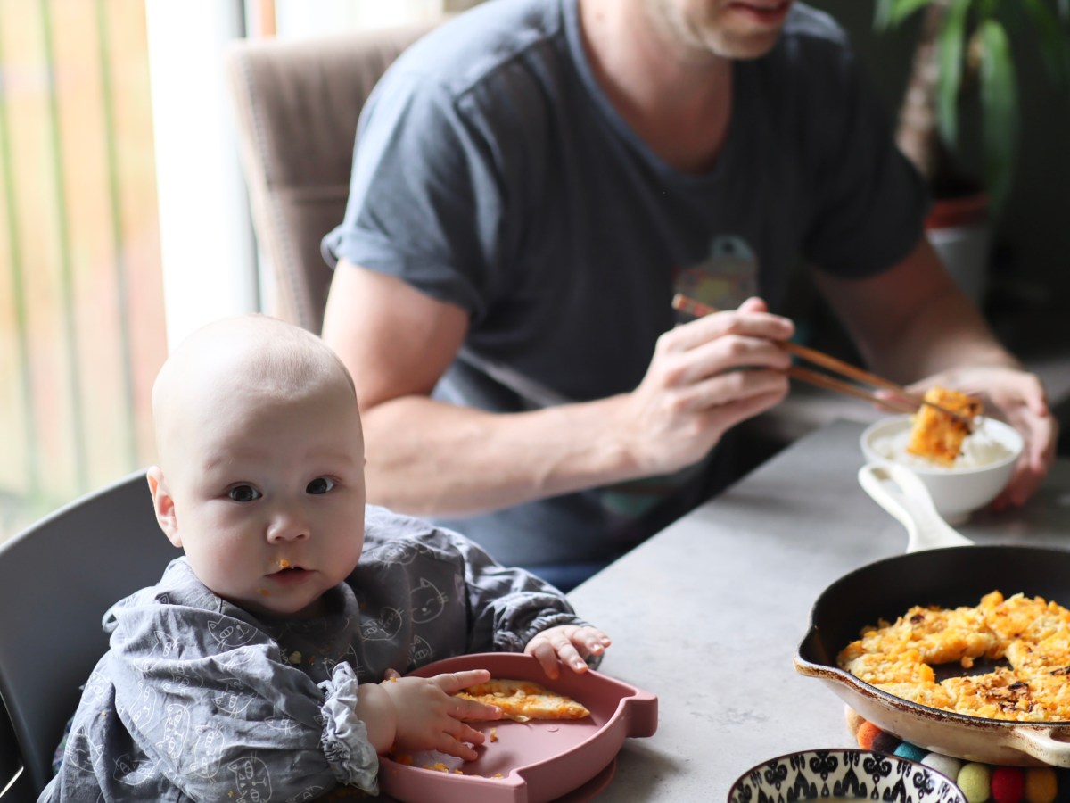 放手讓寶寶自主進食？【PART 2：實戰篇】 分享1個月內成功讓寶寶自己抓食固體食物的親身經驗