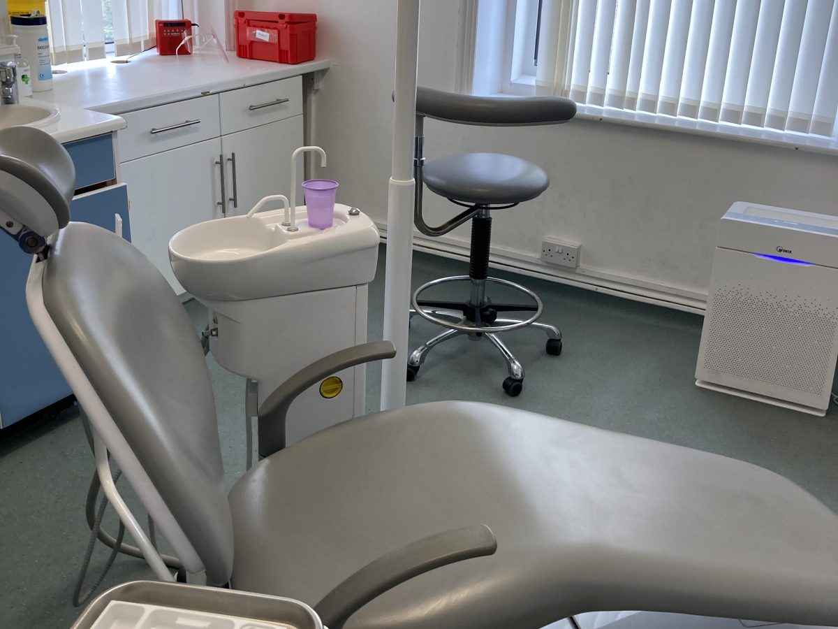 在英國看牙醫是個怎樣的體驗？／我的慘痛經驗之【香腸嘴痊癒日記】（含2021年NHS牙醫收費標準）