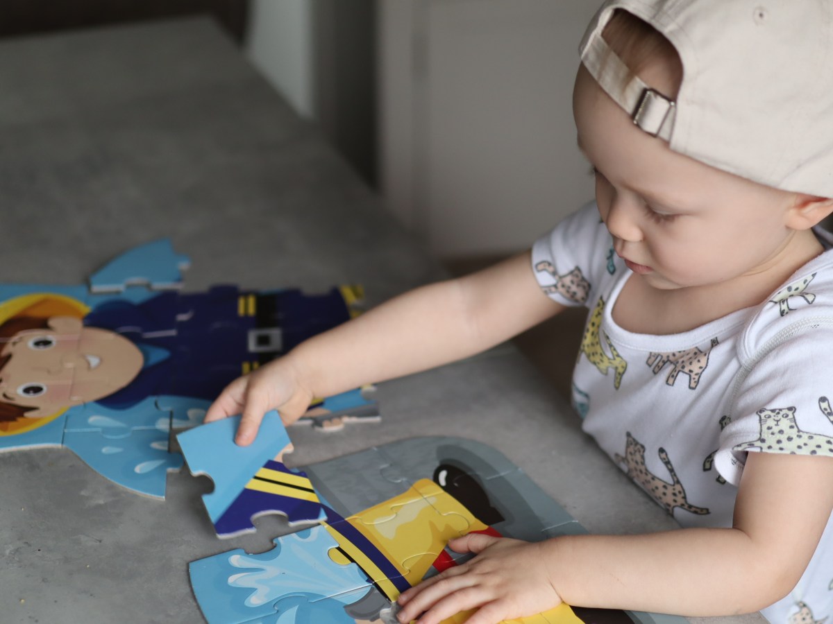 寶寶拼圖攻略》從嫩嬰到老嬰【玩什麼+怎麼玩】10款必買！讓1歲娃破解8片拼圖，2歲娃破解31片拼圖｜龍媽愛育兒 ｜ Dragon_mama_uk |&nbsp;龍媽媽在英國