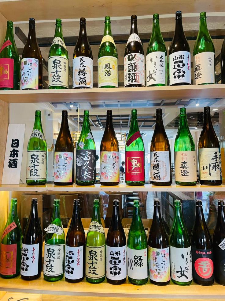 還有好多清酒瓶的裝飾，若是全部到我肚裏來多好？（威！